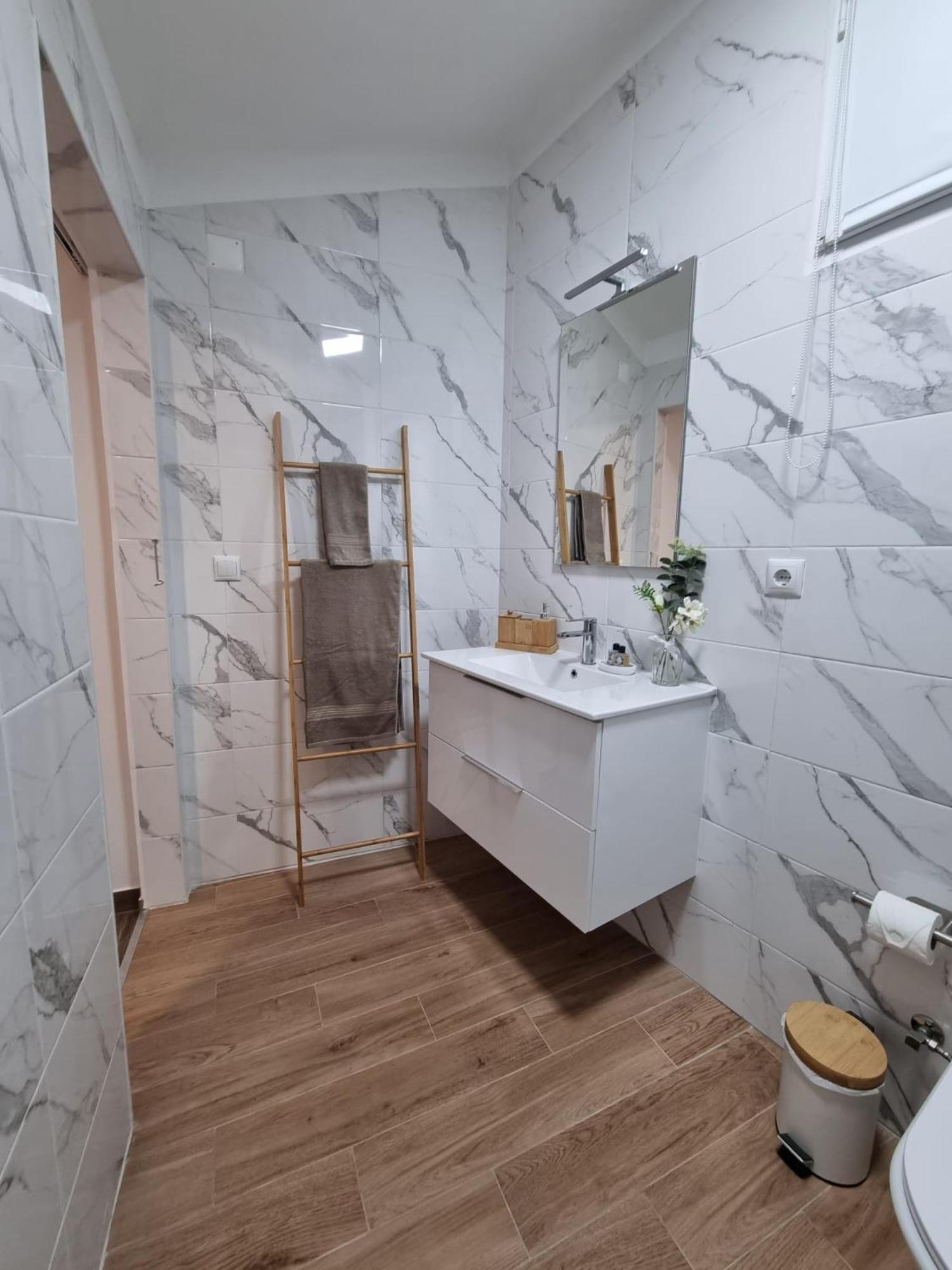 A Casinha Gomes Apartment Nisa Bagian luar foto
